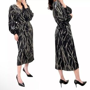 DIARRABLU Scribble printed wrap dress Size Small NWOT